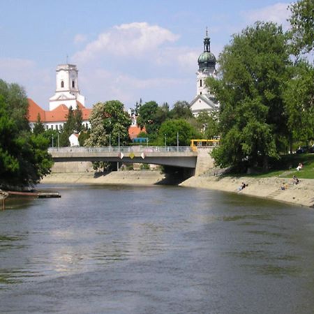 Hostel Maros Győr Eksteriør billede
