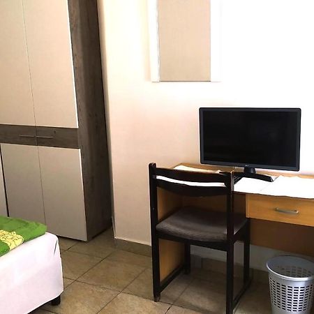 Hostel Maros Győr Eksteriør billede