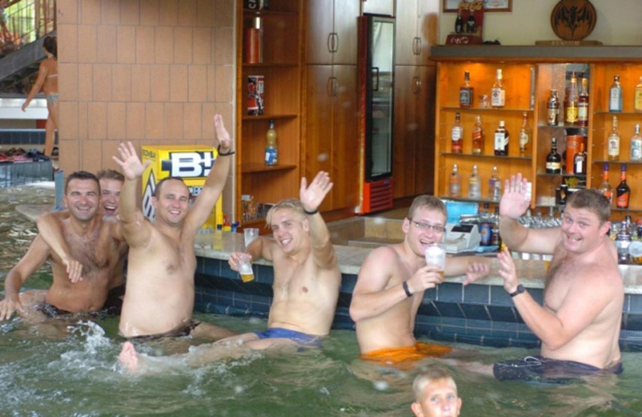 Hostel Maros Győr Eksteriør billede