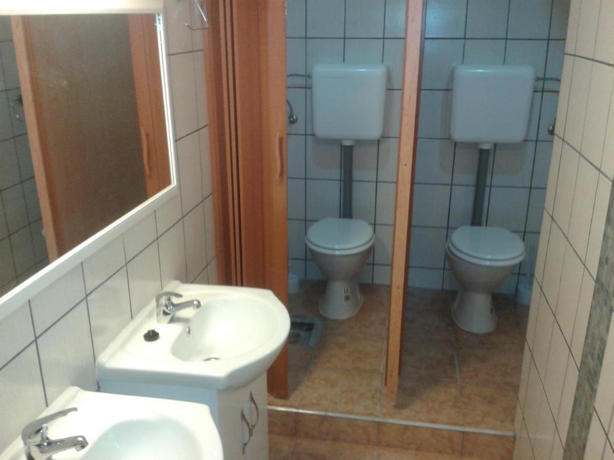 Hostel Maros Győr Eksteriør billede
