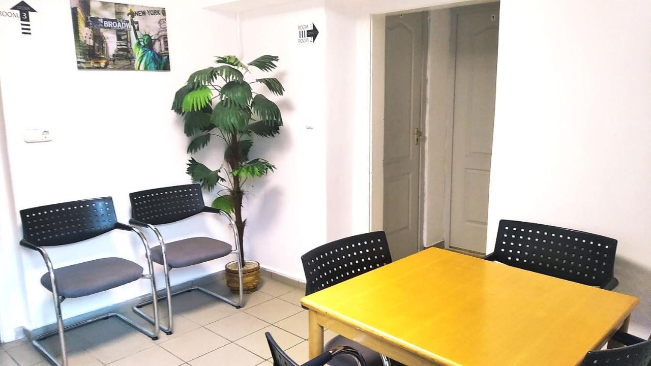 Hostel Maros Győr Eksteriør billede