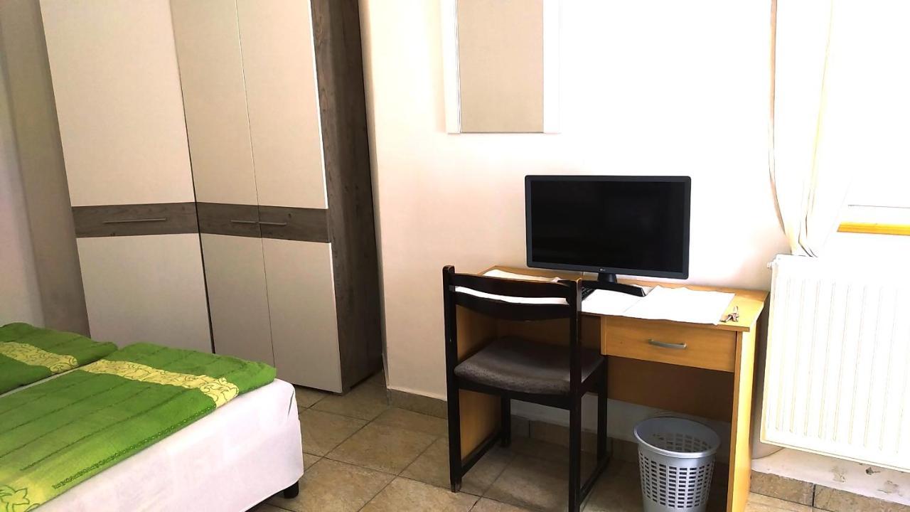 Hostel Maros Győr Eksteriør billede