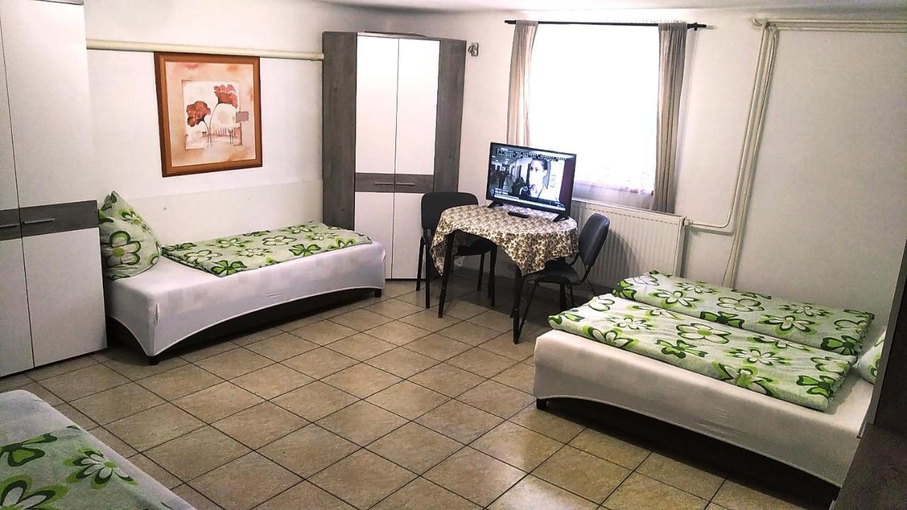 Hostel Maros Győr Eksteriør billede