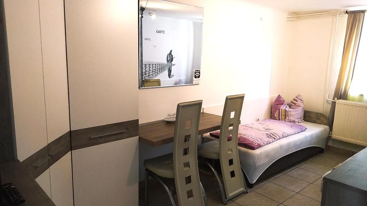 Hostel Maros Győr Eksteriør billede