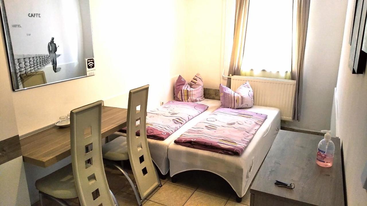 Hostel Maros Győr Eksteriør billede
