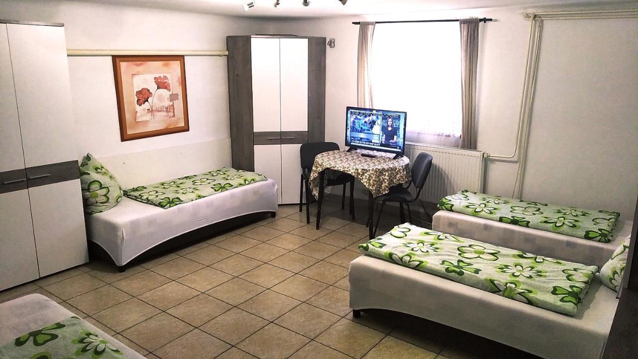 Hostel Maros Győr Eksteriør billede