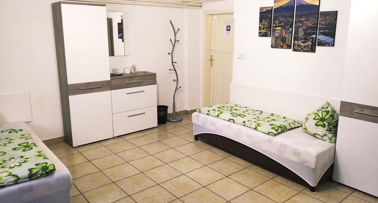 Hostel Maros Győr Eksteriør billede