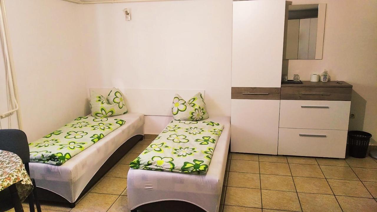 Hostel Maros Győr Eksteriør billede
